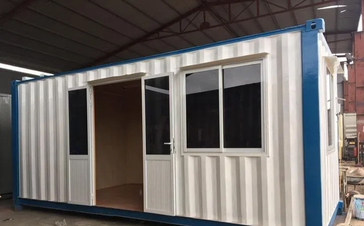 مقاول لبناء ملاحق واستراحات خارجية من ساندويتش بانل بجدة