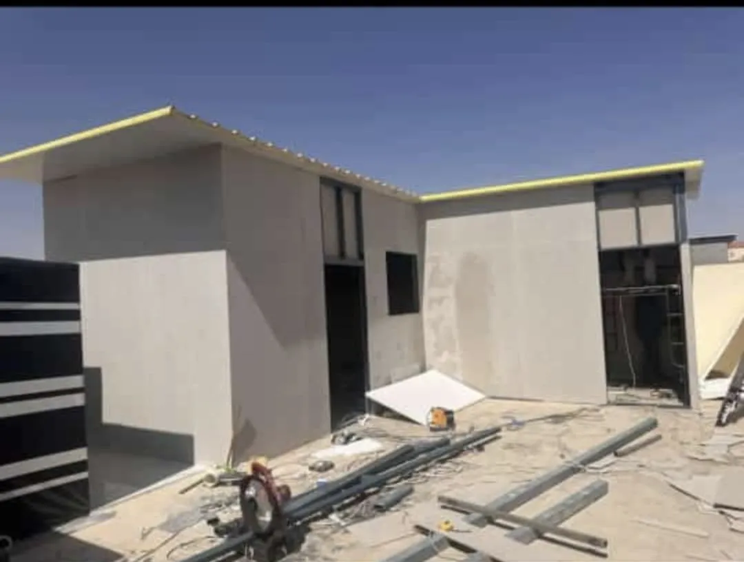 بناء ملاحق من الساندويتش بانل في جدة بجودة عالية