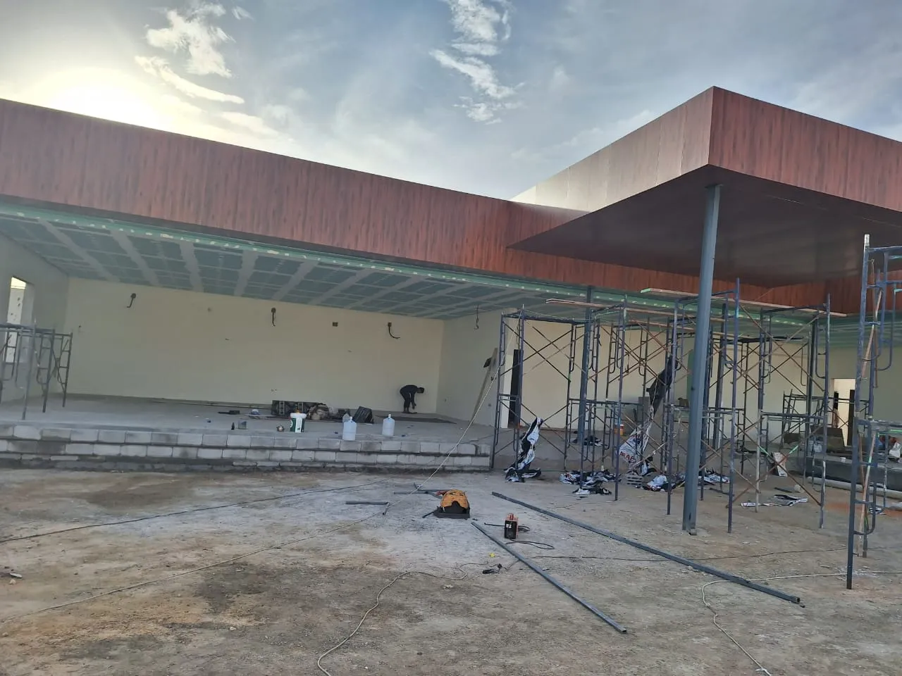 معلم تشطيبات وترميمات ملاحق خارجية عصرية في جدة