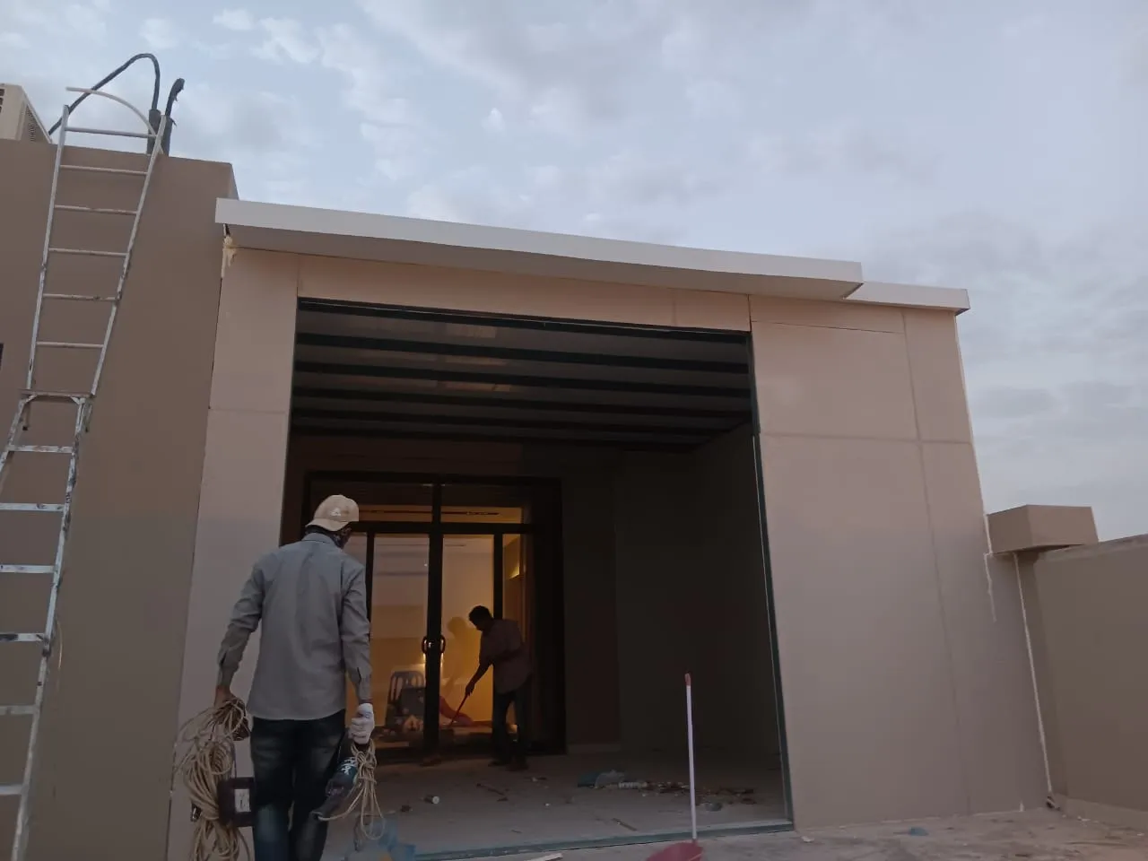 معلم تشطيبات وترميمات ملاحق خارجية عصرية في جدة