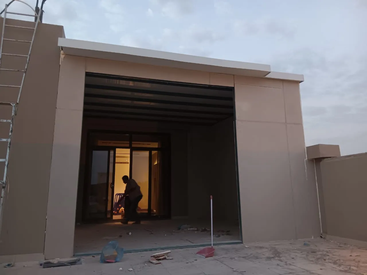 معلم تشطيبات وترميمات ملاحق خارجية عصرية في جدة