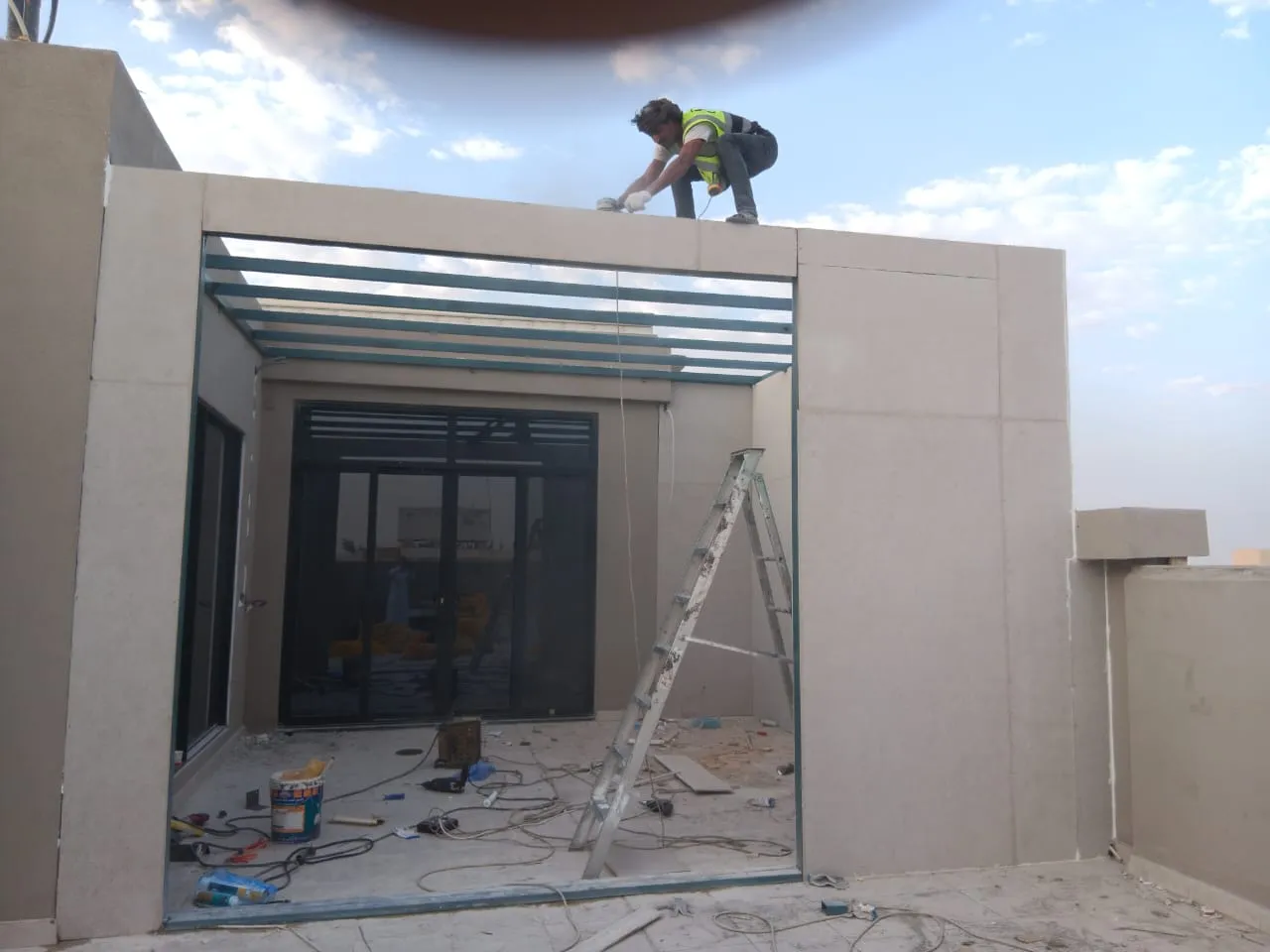 معلم تشطيبات وترميمات ملاحق خارجية عصرية في جدة