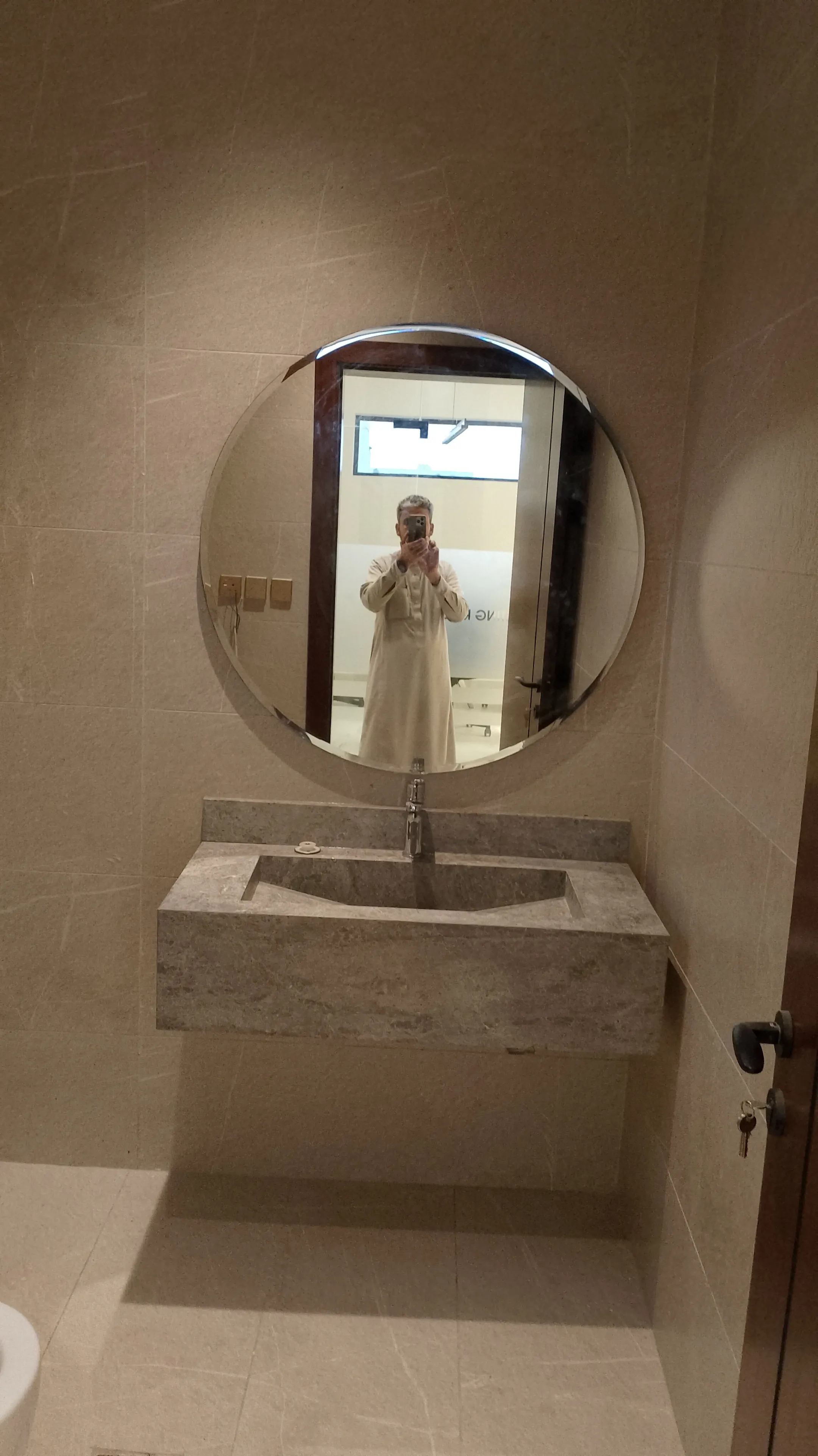 معلم تركيب مراياء في جده